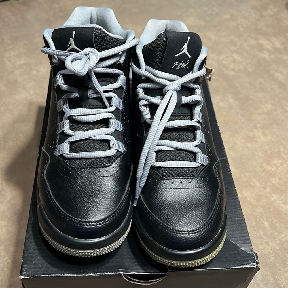 Jordan Flight Origins 2 GS - 5Youth/ 7 Womens size